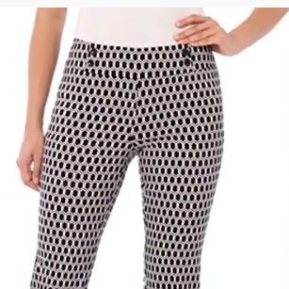 Rekucci Women's Ease into Comfort Capri with Button Detail  Size 4 NWT.